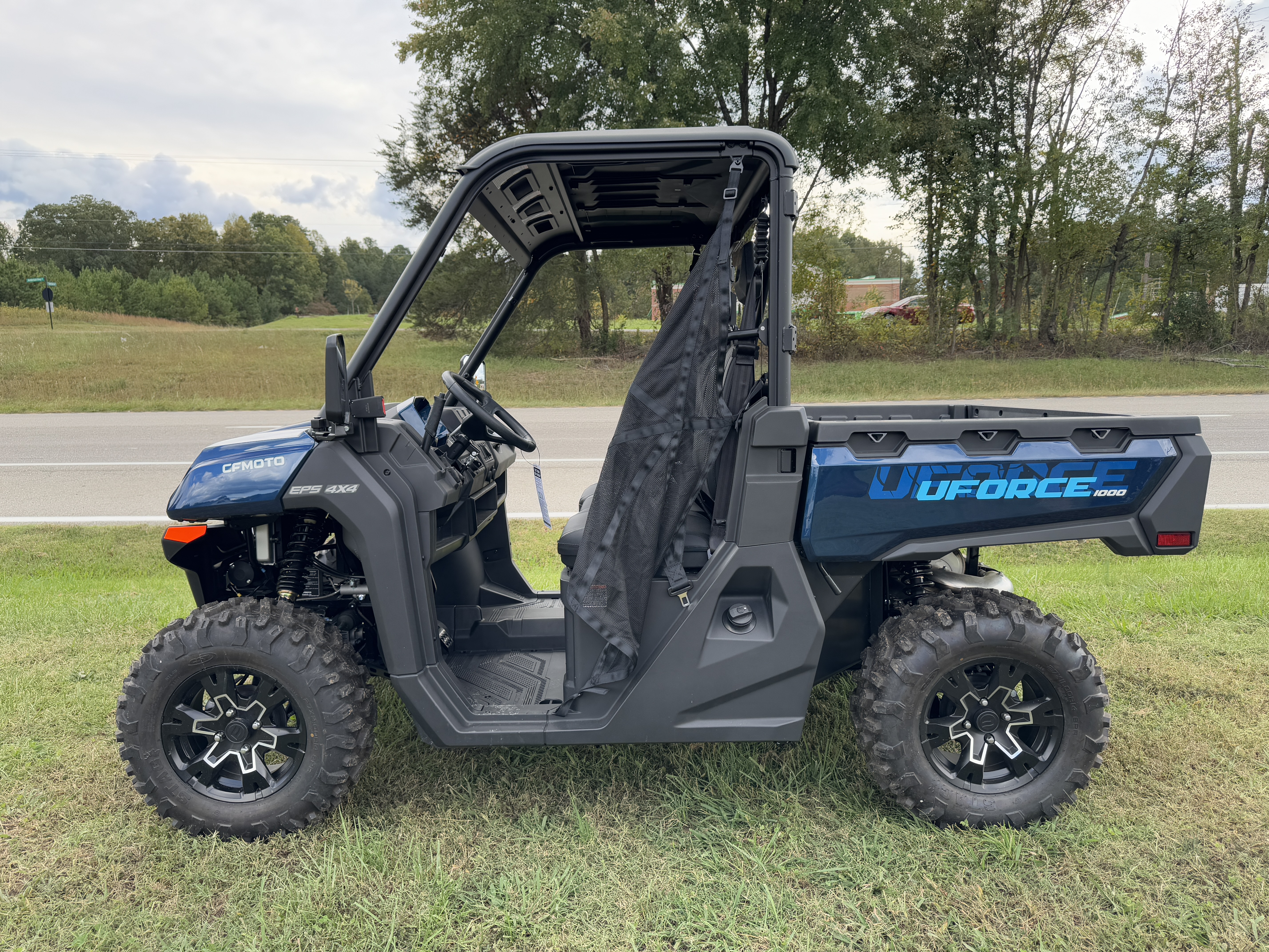 2025 CFMOTO UFORCE 1000 - Photo 4